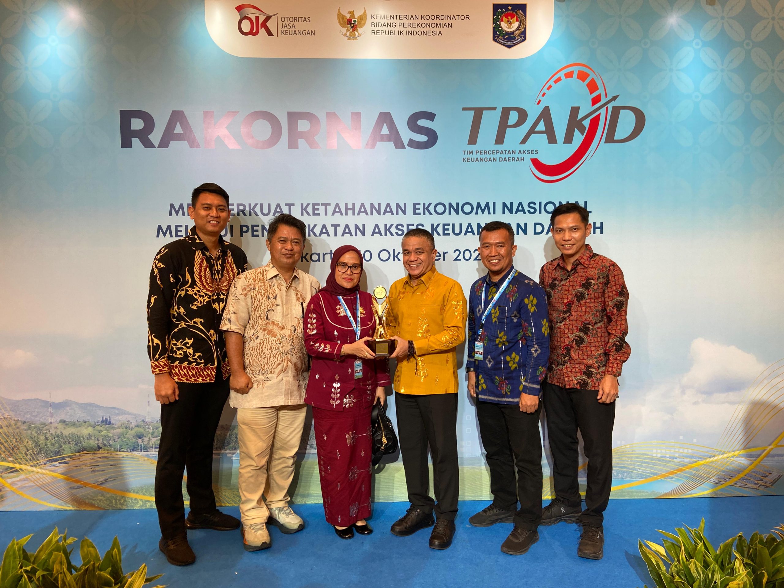 Pemerintah Kota Palu Raih Penghargaan TPAKD Terbaik Tingkat Kabupaten/Kota Wilayah Sulawesi Tahun 2025